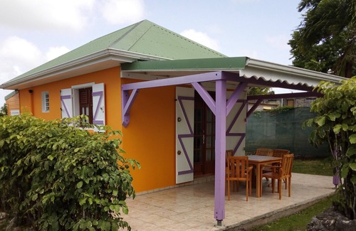 Capesterre-de-Marie-Galante House | Bungalow Bistasyon Etang Noir outdoor pool