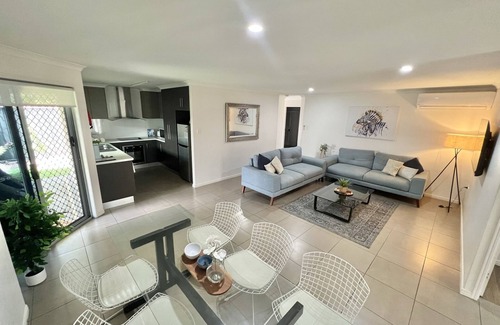 Bundaberg South House | Bundy’s Best! Modern Luxury in the heart of town.