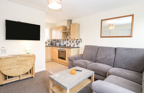 Corton House | BUNGALOW 7, pet friendly, country holiday cottage in Corton