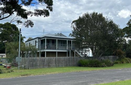 Shoalhaven Heads House | Bungalow by the River