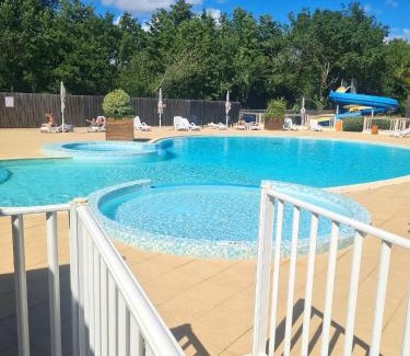 Angles House | Bungalow confortable à Angles avec piscine partagée