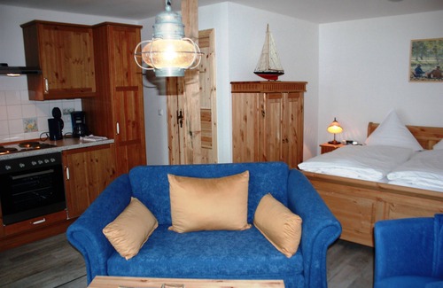 Bad Saarow House | Bungalow directly on the lake with conservatory, very private - Ferienhof Löschebrand