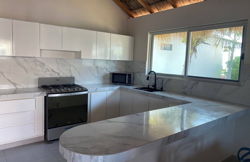 Barra de Colotepec House | Bungalow direct access to the beach for two people private bathroom equipped kitchen