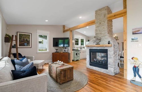 New Hill House | Bungalow Near Jordan Lake, NC