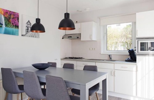 Eernewoude House | Bungalowpark It Wiid by Interhome