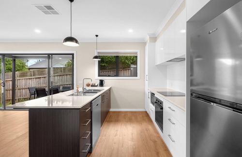 Croydon Villa | Bungunyah Apartments: 3 Bedroom Yarrabee Villa