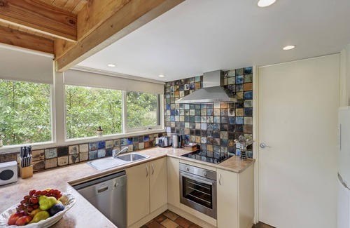 Croydon Villa | Bungunyah Apartments: Cotton