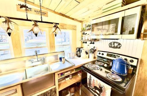 Independence House | BunkHouse Camp Sardis Lake - Deer Camp