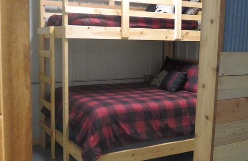 Platte Cabin | Bunkhouse with all the amenities one could need!