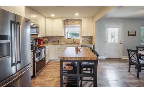 Toilla Segunda House | Bunny and Boo's Beach Bungalow - Outside Paradise, Large Decks, BBQ, and Games!