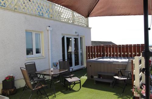 Llangynog House | Bunny Meadows Holiday Farmhouse near Carmarthen & Pembrokeshire