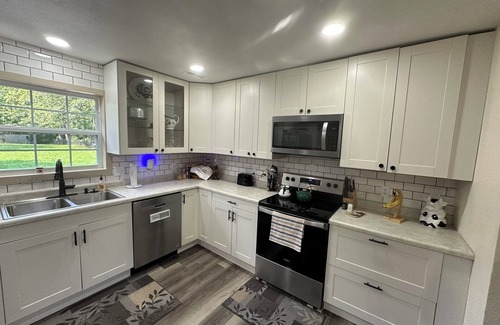 Houston House | Burchtree Retreat featuring 2 Bedroom Home in Houston MO