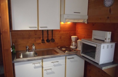 Saint-More Ski Chalet | Burgundy, cottage in a wooden chalet near Vézelay.
