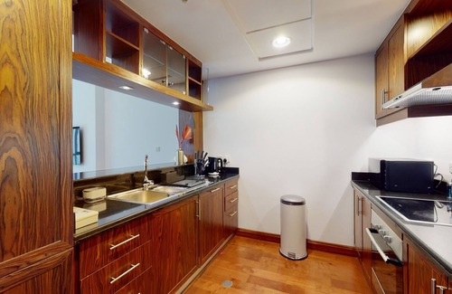 Downtown Dubai Apartment | Burj Khalifa and Fountain Views | Stylish 2-Bed Apt