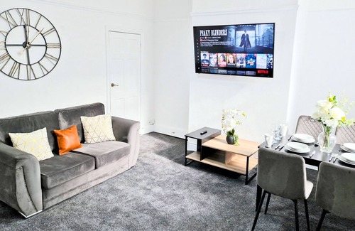 Burnley House | Burnley Terraced House on Cleaver Street by Bevolve - Free Parking 3
