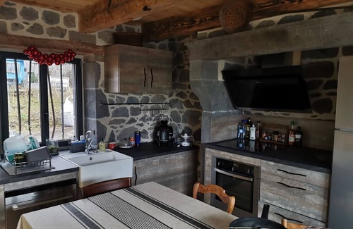 Mont-Dore House | Buron renovated in full nature