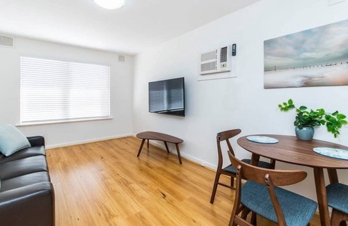 Rivervale Apartment | Burswood Budget - Walk to Crown & Optus!