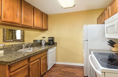 Williamsburg Condo | Busch Gardens, "William & Mary" , Water Country USA, Wyndham Patriot's Place