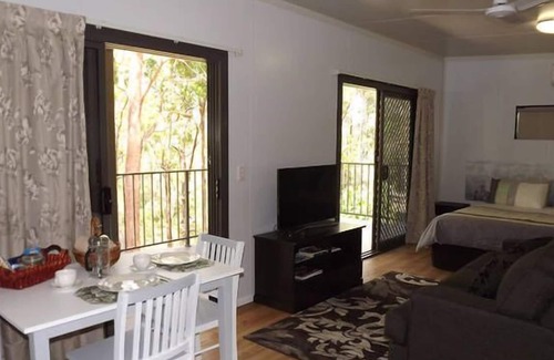 Boyland Cottage | Bushland Serenity couples escape