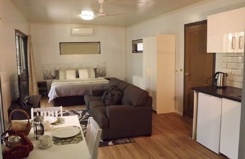 Boyland Villa | Bushland serenity couples escape