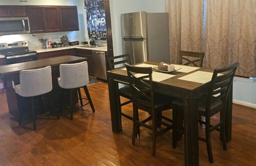 Atlanta House | Business-Ready Room Downtown Atlanta - Near GWCC & Mercedes Benz - Private Bath