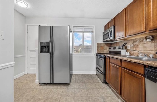 Lake St Louis Condo | Business-Traveler Friendly 2-bedroom condo in fantastic Lake Saint Louis