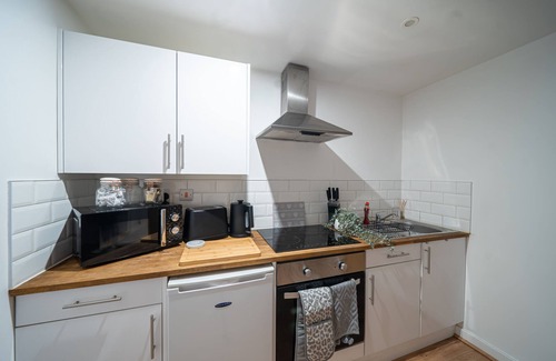 Leeds Apartment | Business Travel Stay by Kirkstall Centre