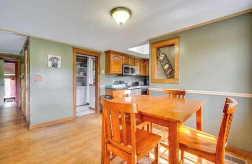 Buskirk Cottage | Buskirk Vacation Rental w/Deck & Putting Green!