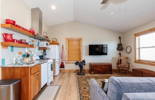 Sweetwater House | Butch’s HideOut - A Cozy Retreat For Two