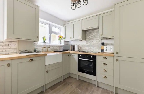 St. Blazey Cottage | Buttercup Cottage, located in the gateway to Eden!