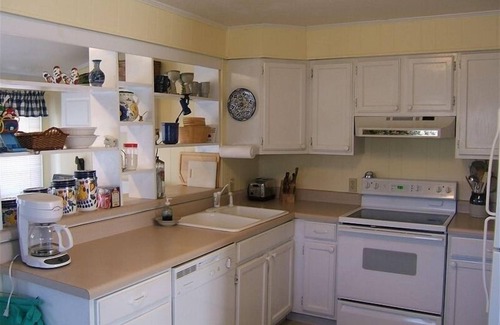 Saluda Cottage | Buttercup Cottage, Historic Saluda, NC. Cozy Mountain Retreat