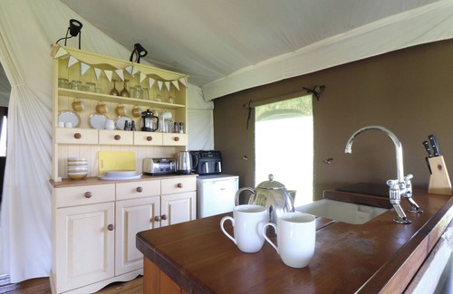 Castallack Cottage | BUTTERCUP, pet friendly, with hot tub in St Buryan