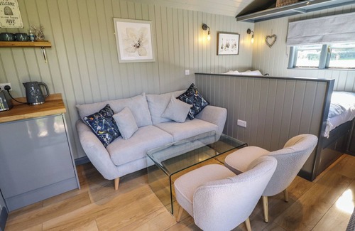Ashby cum Fenby Cottage | BUTTERCUP, pet friendly, country holiday cottage in Waltham