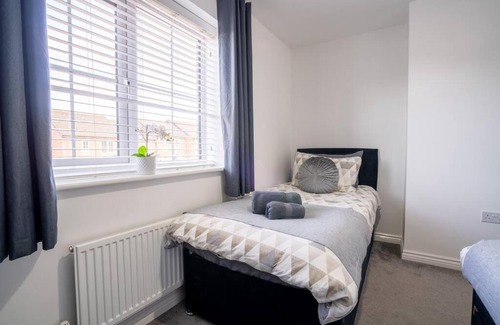 Ashby Woulds Apartment | Butterfly Gardens 2 bed apartment sleep upto 4