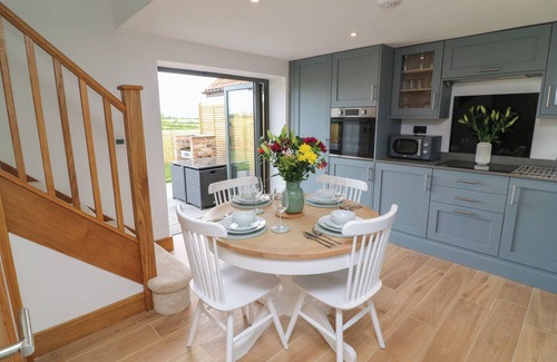 Metheringham House | BUZZARD BARN, pet friendly, luxury holiday cottage in Woodhall Spa