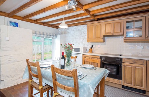 Llanrhian Cottage | Bwthyn Bach, Holiday Cottage Trefin, Sleeps 2, 1 bedrooms, bathrooms