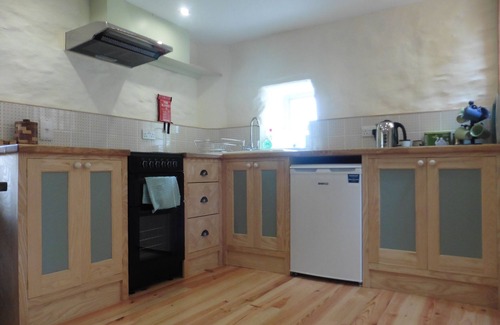 Crymych Cottage | Bwthyn Bran, 1-bed cosy cottage on the edge of the Preseli hills. Pet friendly