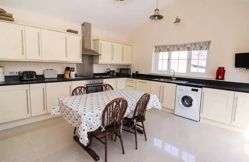 Talgarreg Cottage | Bwythn Derrick, 2 bedroomed cosy cottage in the beautiful West Wales countryside