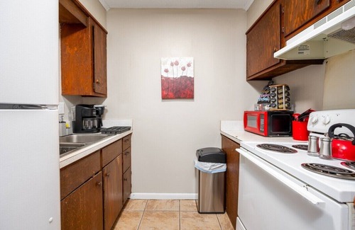 Pineville Apartment | By Hospitals 🏥 | PetsOK 🐈 | 55" 4KTV | King 🛏