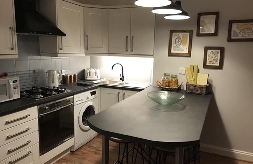 Southsea House | By The Beach & Lake, 4 beds, Parking WiFi Inc