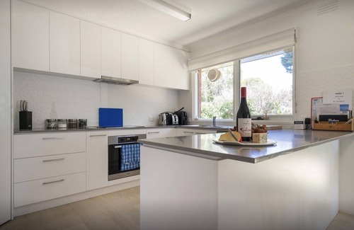 Frankston Apartment | By the Beach. Walk shop train beach restaurants and cinema