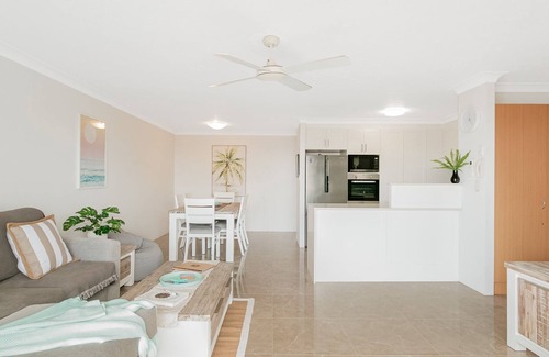 Coolangatta Apartment | By The C - Coolangatta Beachside - Min. 3 Night Stays!
