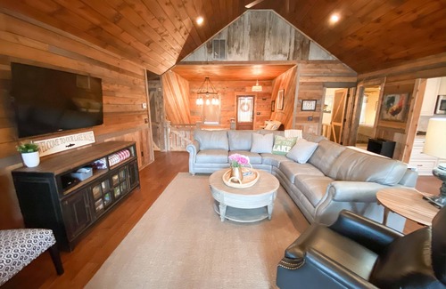 Hartwell House | By the Lake Lodge. 4 Bedroom/4 Bath.Enjoy fun on the lake.