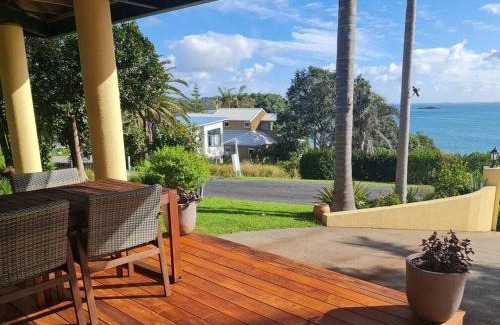 Coopers Beach Apartment | By the Sea 3 bedroom Apartment with ocean views