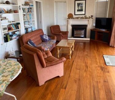 Parapara House | By the Seashaw - Hosted by Lorna, Michael & Katja