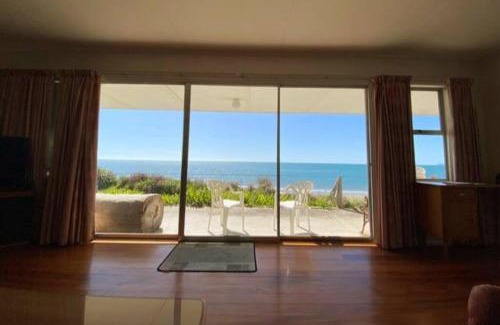 Parapara House | By the Seashaw - Hosted by Lorna, Michael & Katja