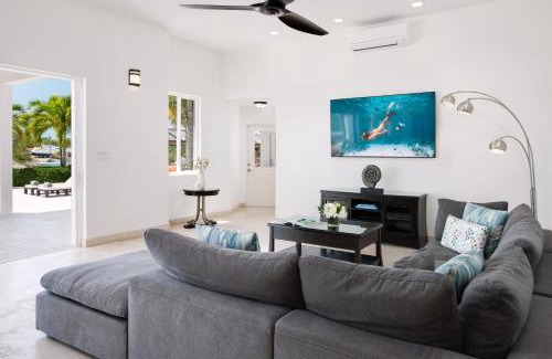 Leeward Settlement Villa | Byculla Villa - Canal front