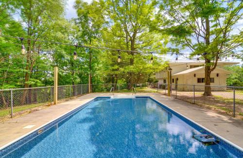 Allons House | Byrdstown Home on 65 Acres with Pool, Trail to Lake!