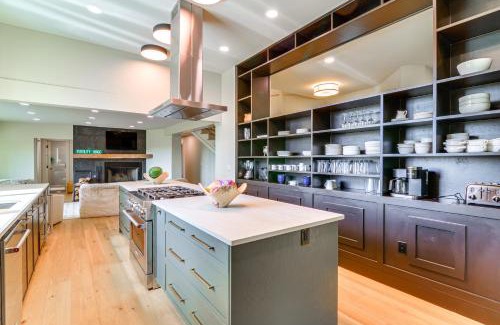 Allons House | Byrdstown Home on 65 Acres with Pool, Trail to Lake!