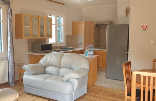 Kioni Apartment | Byron House - Apartment 1